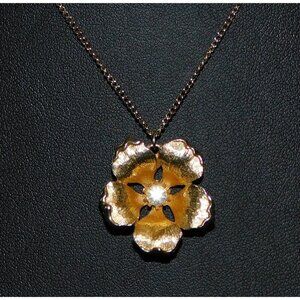 Elegant Fairycore Gold Tone Flower Pendant Necklace